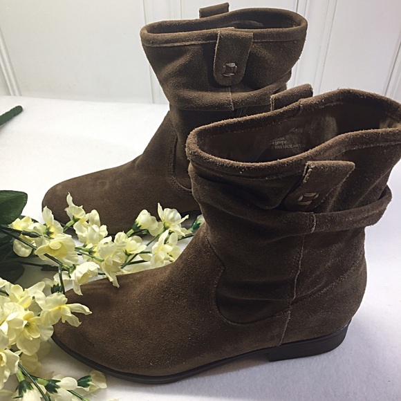 BASS Hidden Wedge Brown Leather Boots - Picture 2 of 4